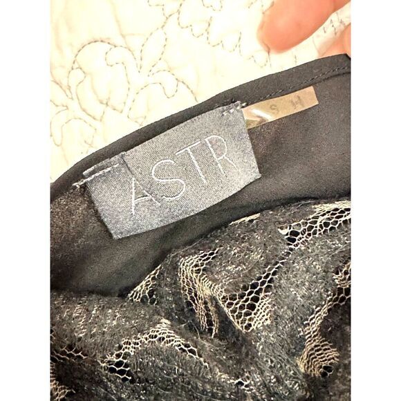 GORGEOUS ASTR Sheer, Lacy Sleeveless Black Top w/ Sequins, Fringe, Size S EUC - Picture 3 of 7